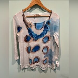 NWT long sleeved T-shirt. Brand is Missy.